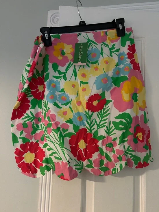 Lilly Pulitzer White Skirt with Red, Pink, Yellow & Green Floral Print - Picture 1 of 2